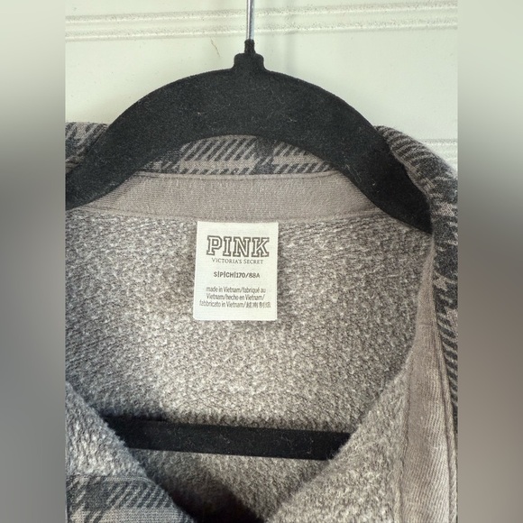 Victoria’s Secret PINK women’s gray and black plaid shacket shirt. Size S - Picture 4 of 6